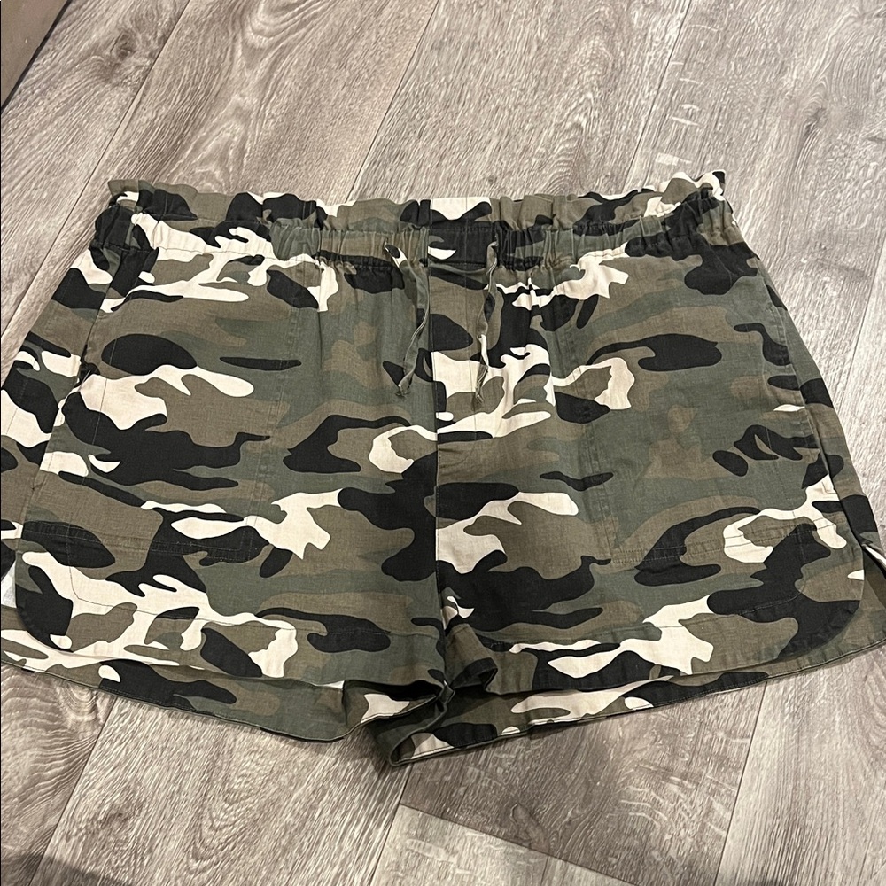 Camouflage High Waist Women's Shorts